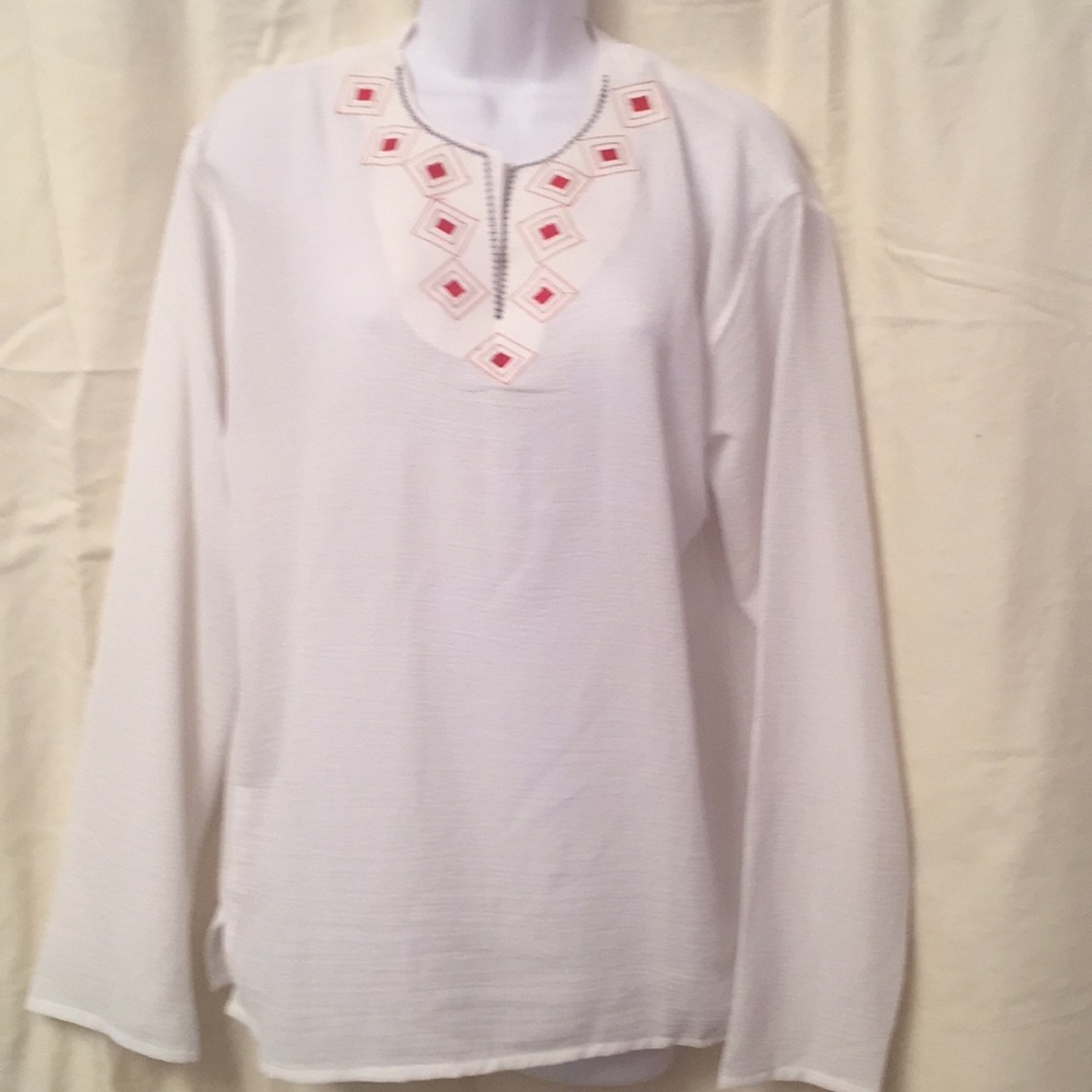 Light weight stretchy Levi top.